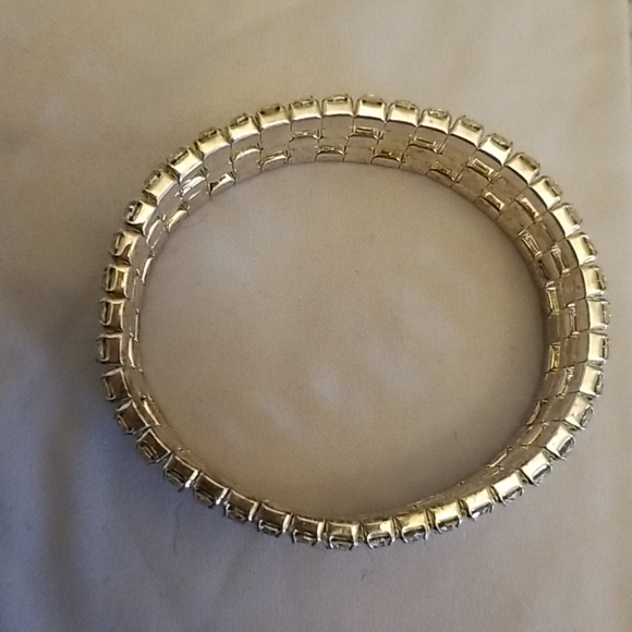 White Crystal Expandable Bracelet - Picture 3 of 3